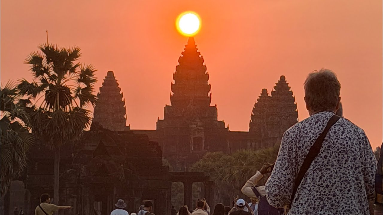 ពេលវេលាល្អៗពេលបានមកទស្សនាថ្ងៃរះបែបនេះ| Golden Hours at Angkor Wat 