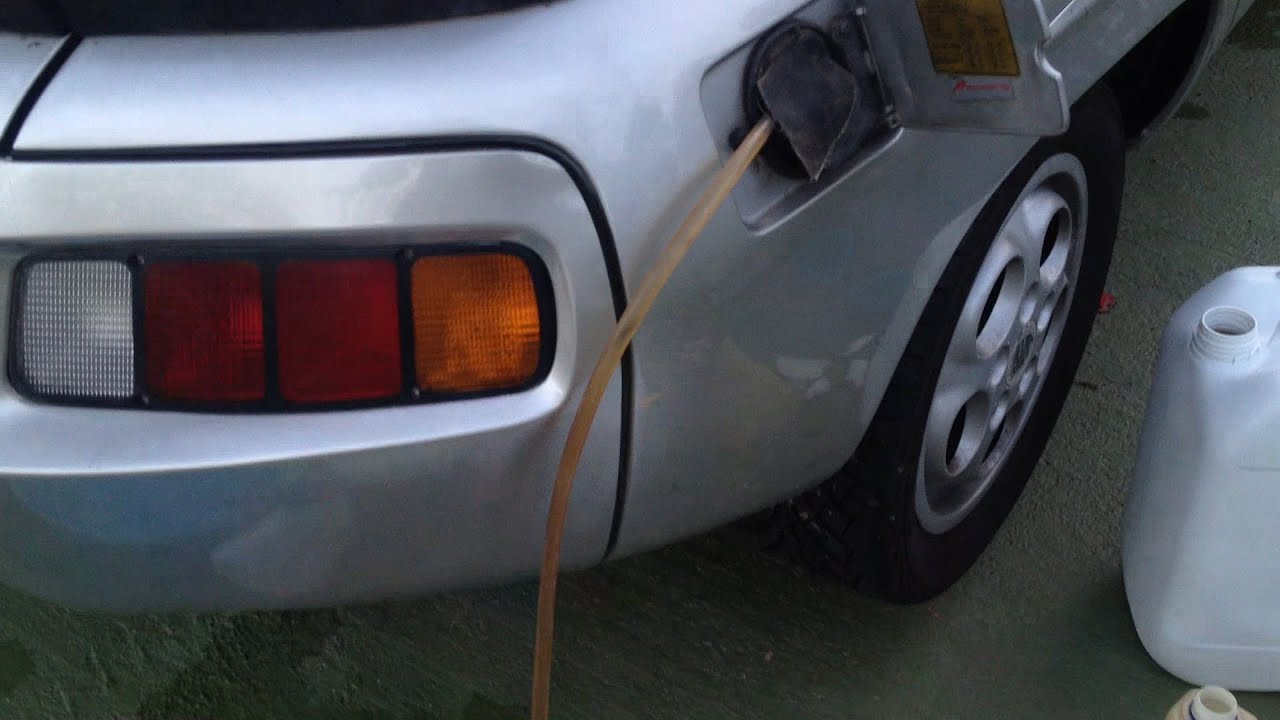 Porsche 928 fuel tank removal and refurbishing work