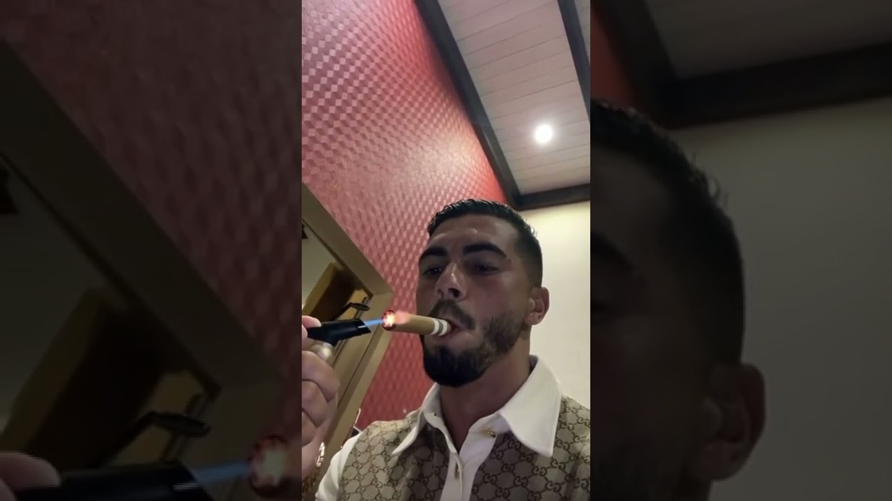 Anas fume un cigare🚭😂