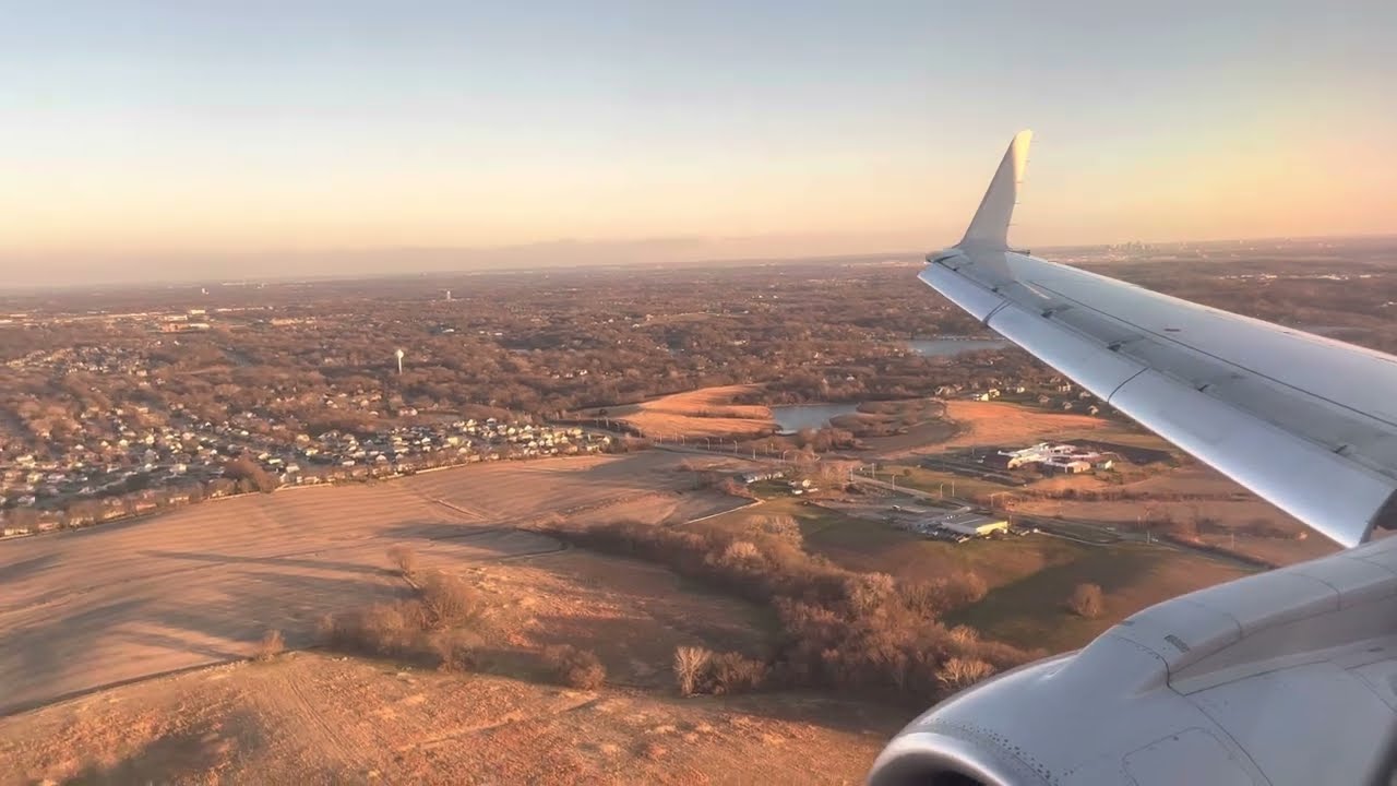 Rare Airframes | American Eagle (Republic) E175 (N117HQ) landing in Kansas City. [4K 60]