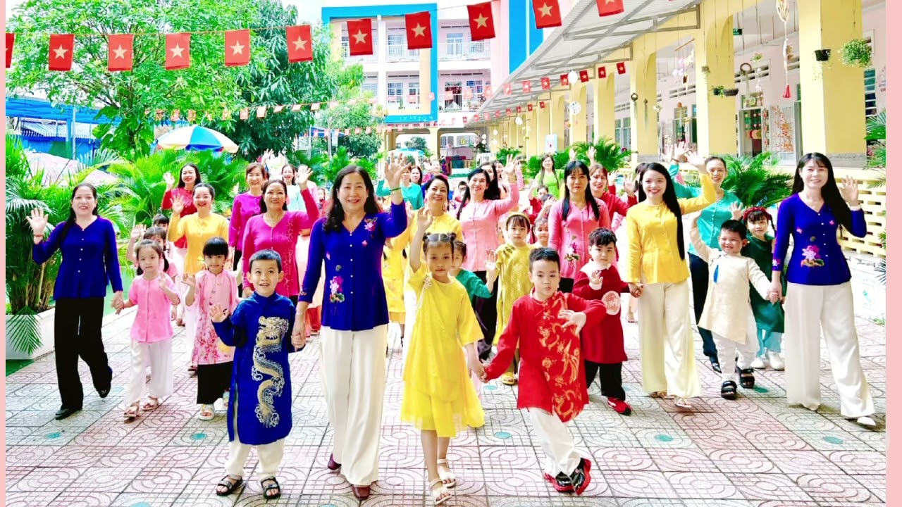 Duyên dáng áo dài, áo bà ba của cô và trẻ trường MN Tây Đô