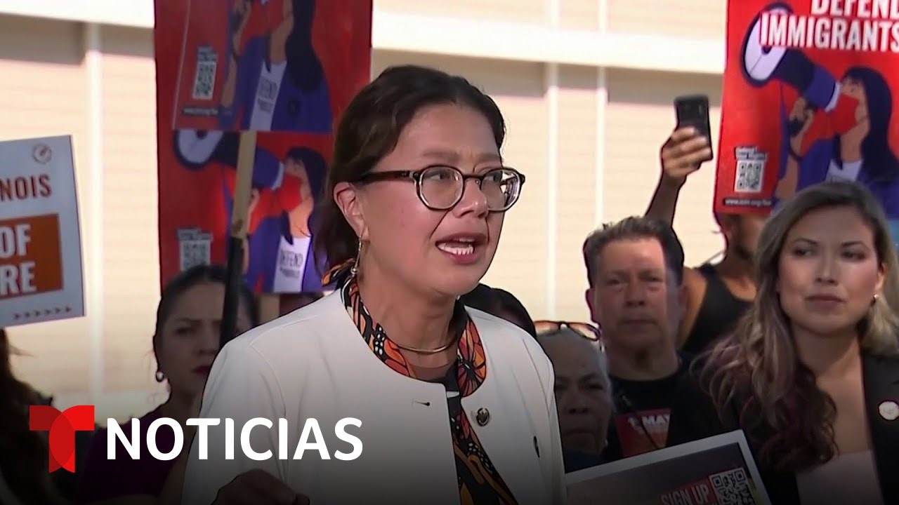 Senadora de Illinois confrontó a agentes migratorios en West Chicago | Noticias Telemundo