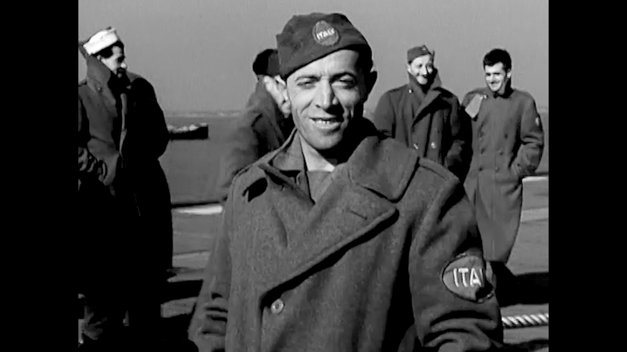 Prigionieri Italiani della 2° Guerra Mondiale tornano a casa - Napoli | Filmato raro WWII (1945)