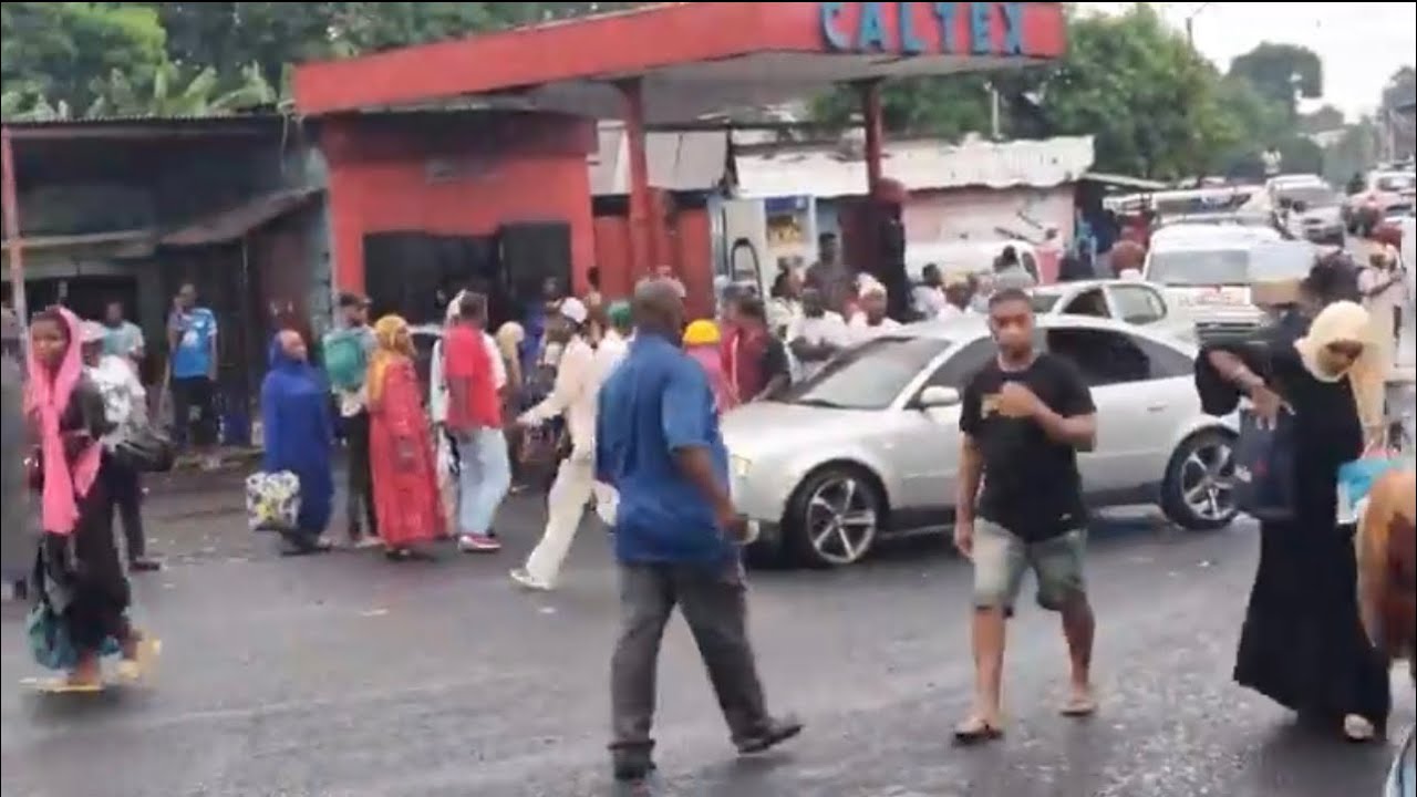 L’ambiance A Moroni Caltex