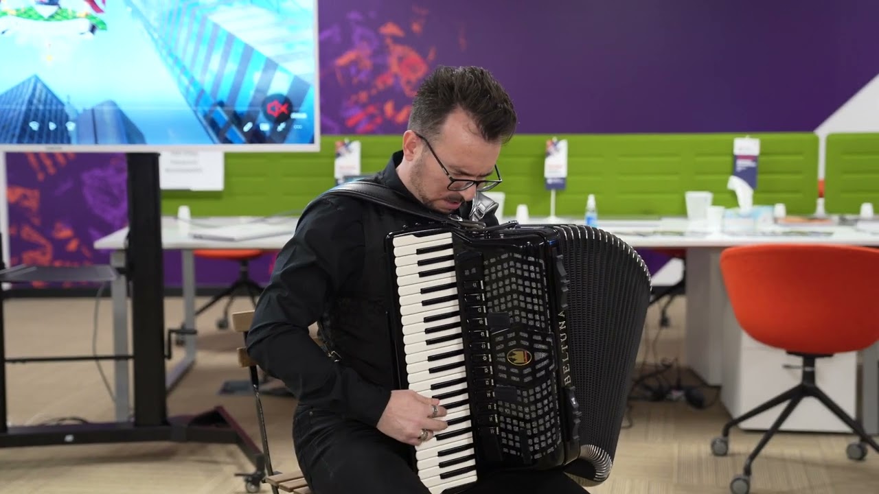 Si zaljubiv edno mome - Serbian Business Hub Dubai, Ivica Djokic Accordionist, Serbia