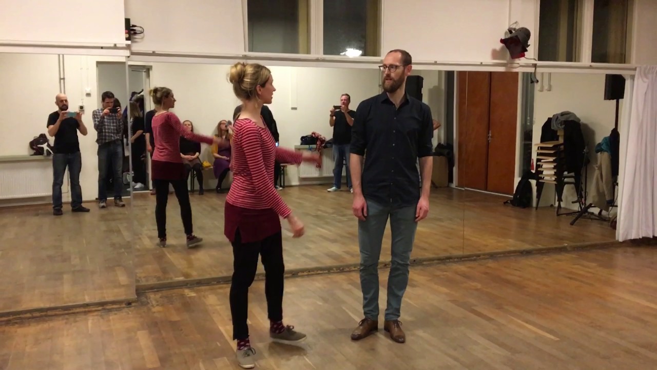 Lindyhop C, lesson 2: Cross hand variation.