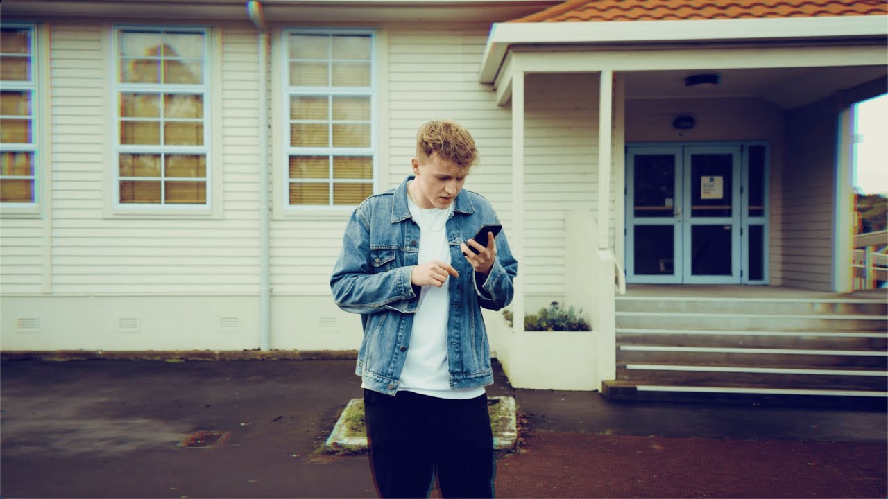 Chris Bates &ndash; Takeaway Cup [Visualiser]
