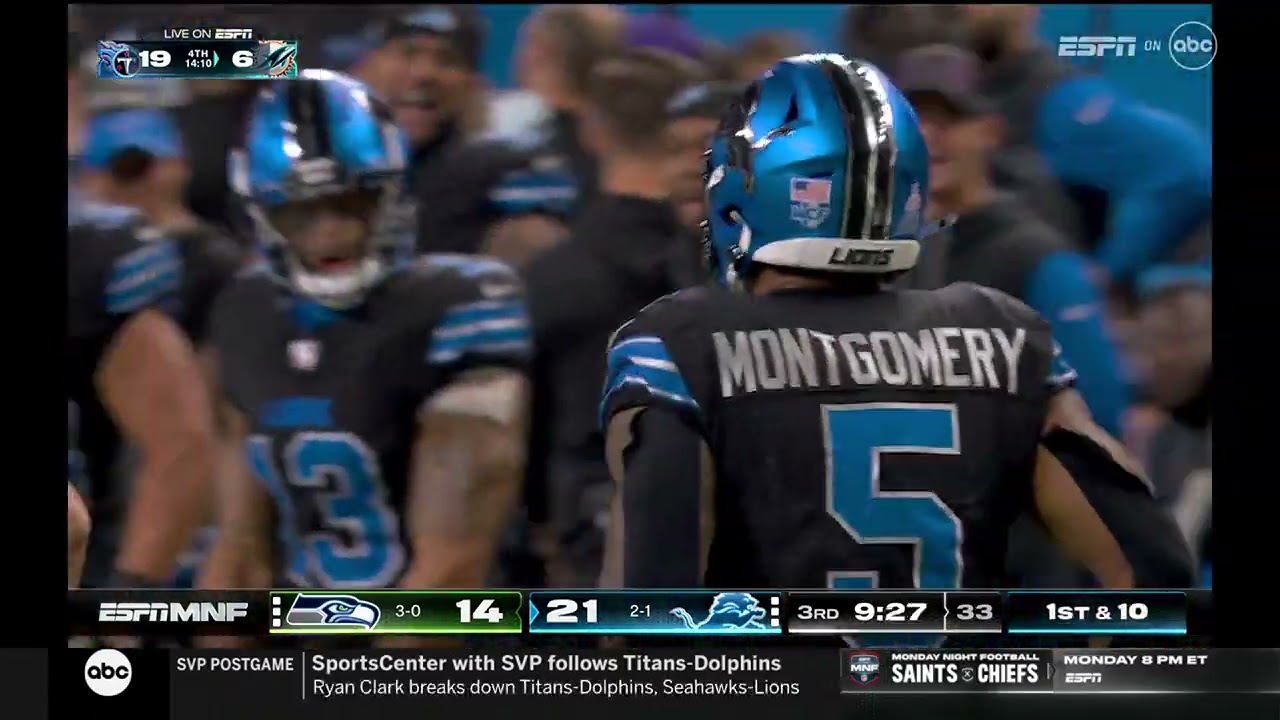 [Highlight] David Montgomery absorbs contact, trucks defender and takes off for 40 yards