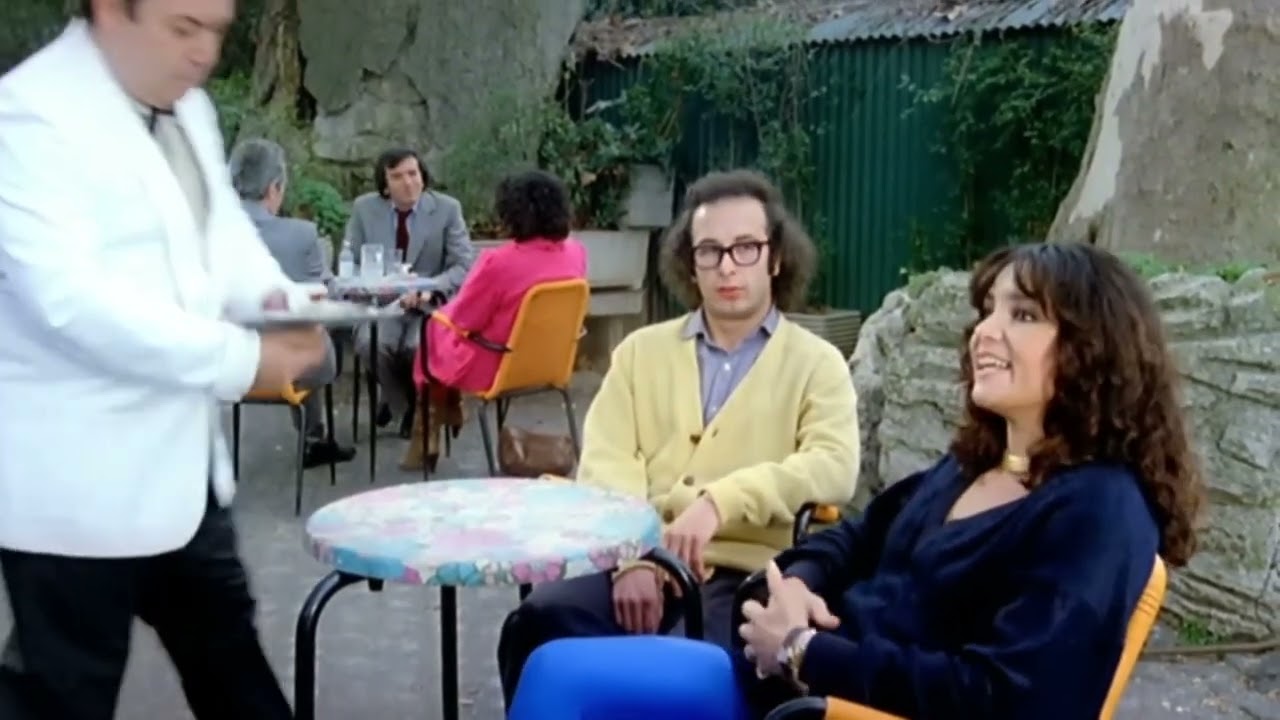 Vieni Avanti Cretino | Un caff&egrave; (il cameriere) | Lino Banfi