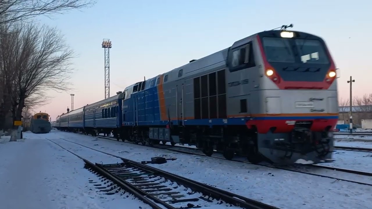 ТЭП33А-0059 С поездом 351 Өскемен-Алматы (Защита) прибывает на станцию Аягөз 