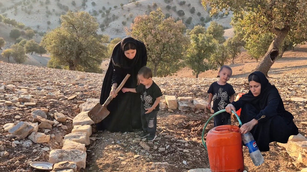 A trip that turned into a nightmare. Narges built a hut and a shelter to survive.