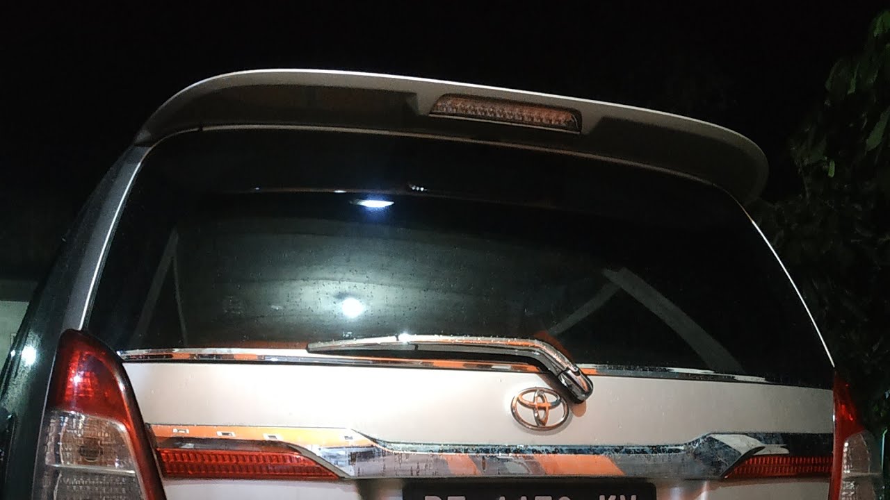 ganti lis belakang innova