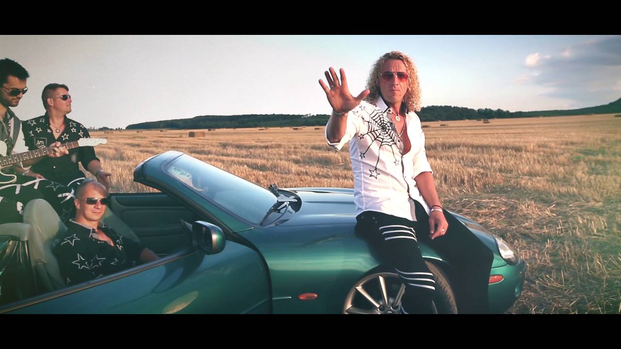 Bal&aacute;zs Pali - Bar&aacute;tok vagyunk (Official Music Video 2016)