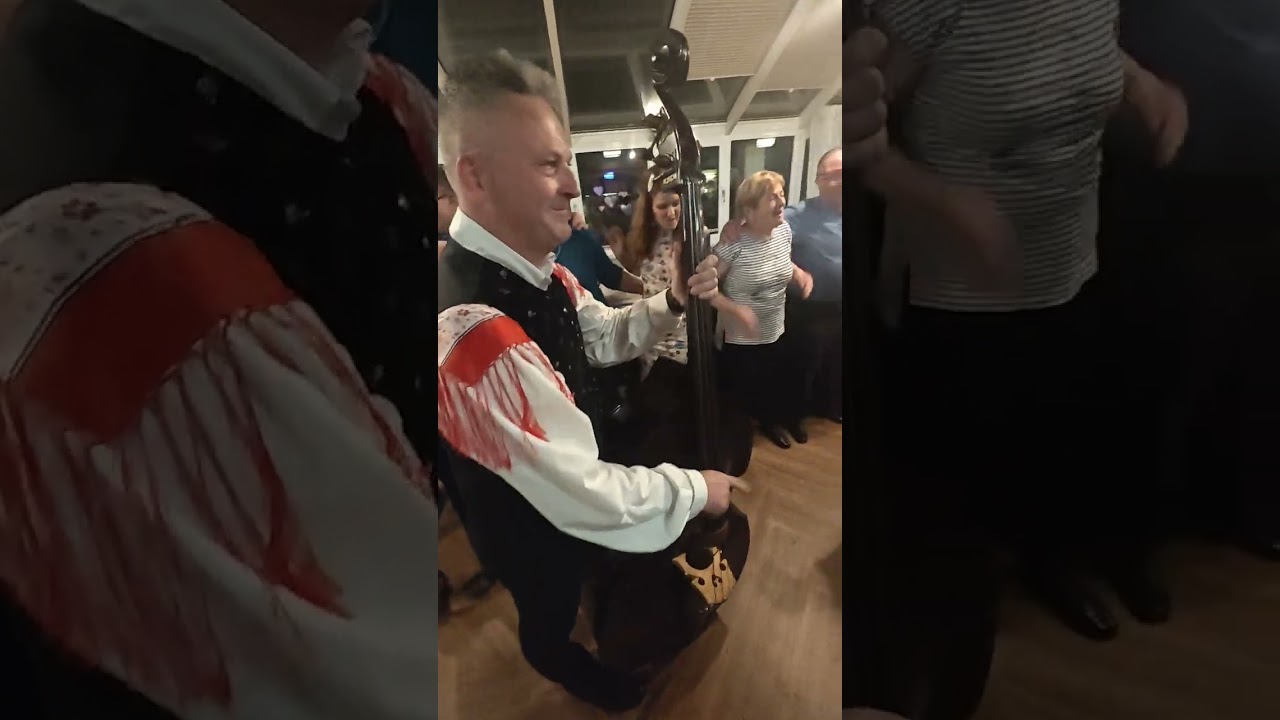 Tini Lesjak in Fantje iz Oplotnice & Marinka Fridrih- Tvoje Oči ( Bratje iz Oplotnice)