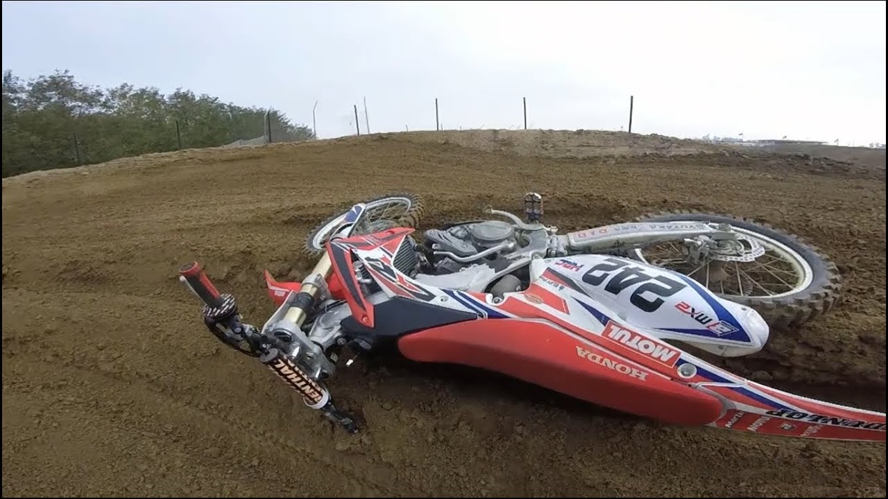 CADERE DUE VOLTE IN MEZZO GIRO 😂- NUOVA PISTA INTERNAZIONALE MAX LAND PARK