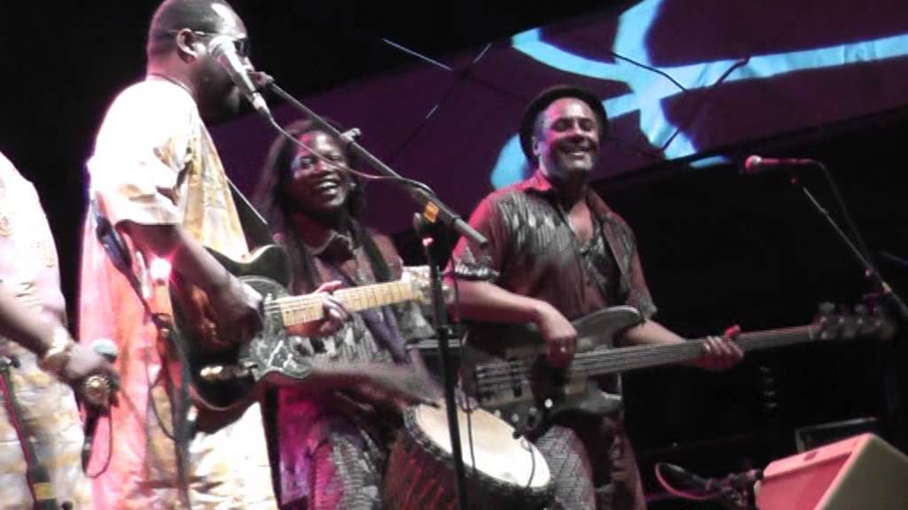 Amadou & Mariam Root's ergue Sauveterre de Rouergue France 2013  Live