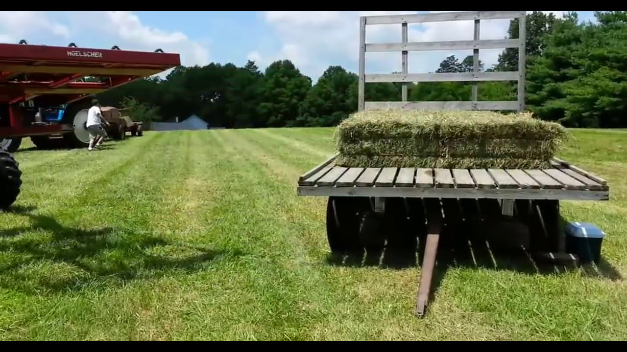 Baling hay with accumulator and grapple (small bale)