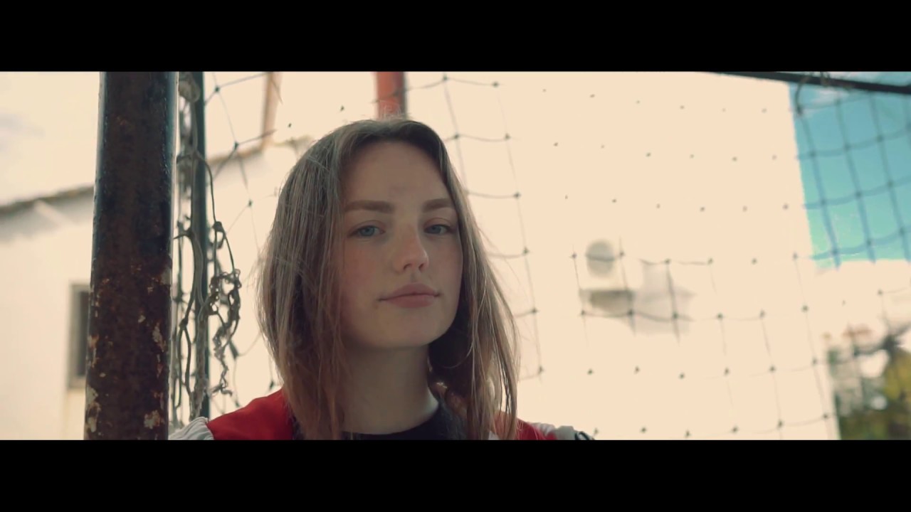 ＭＡＮＴＨＩＮＫＳ　－　ＣＯＢＡＩＮ (Videoclip Oficial)