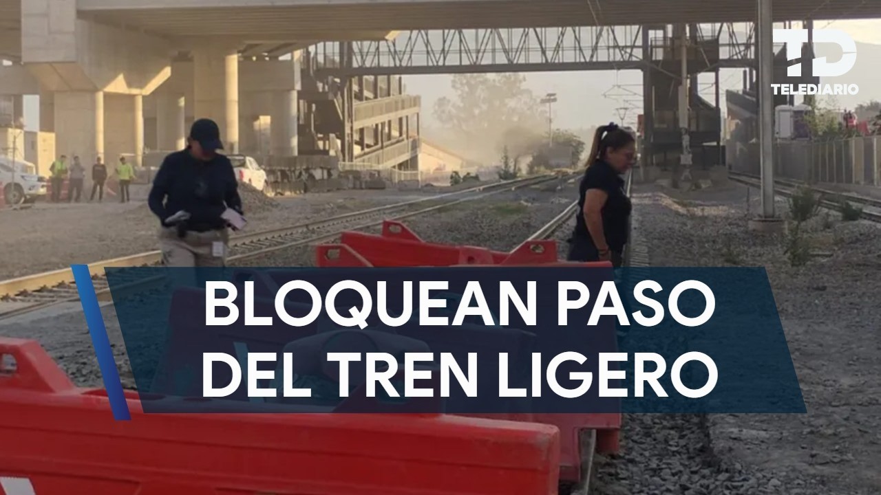 Vecinos de Tlajomulco cierran paso a Línea 4 del Tren Ligero; exigen conclusión de las obras
