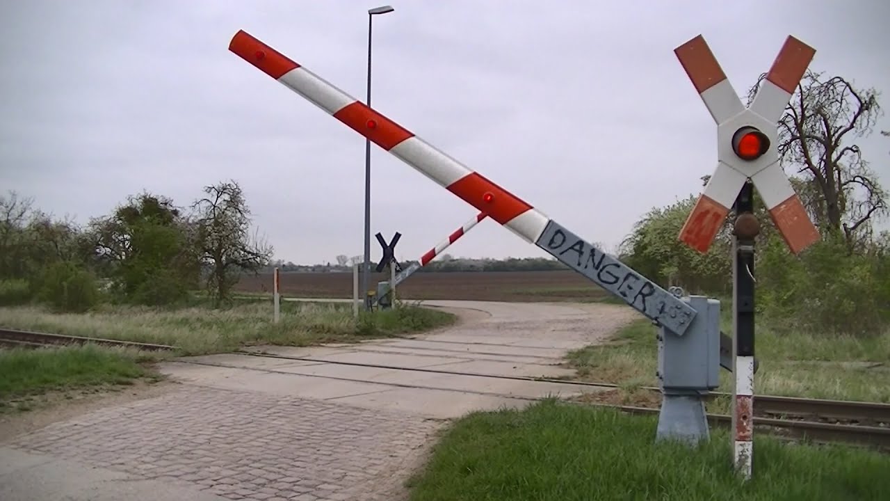 Spoorwegovergang Barby (D) // Railroad crossing // Bahnübergang