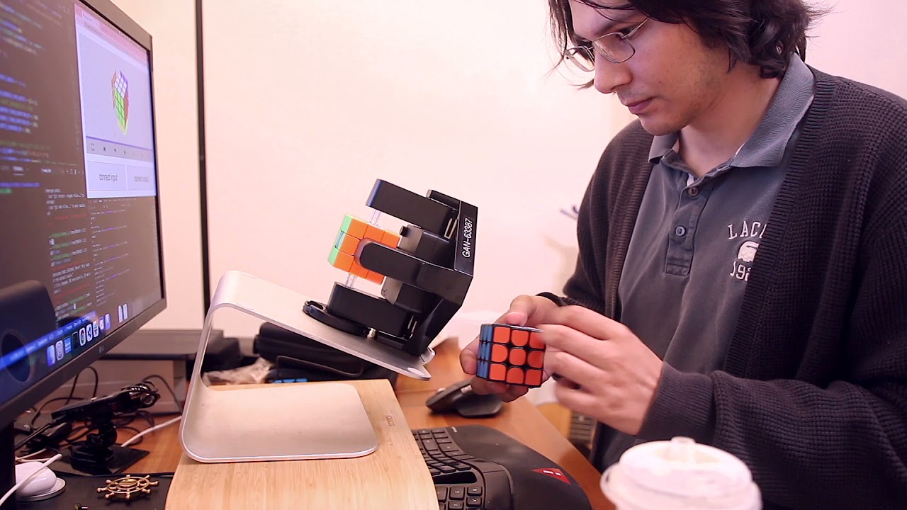 Cyborg Cubing — Gan Robot v2 (from 2021)