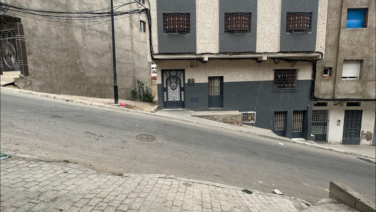 دار للبيع في مغوغة كبيرة 103 مترو لاكاب 3 طبقة مشروع للكراء 0630298833