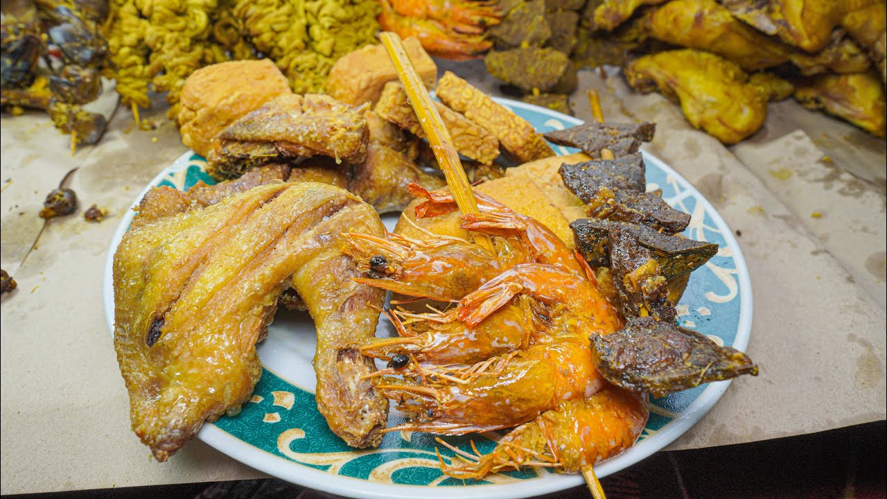 UDAH JUALAN 20 TAHUN, NASI UDUK DISINI LAUKNYA BRUTAL BANGET !!!