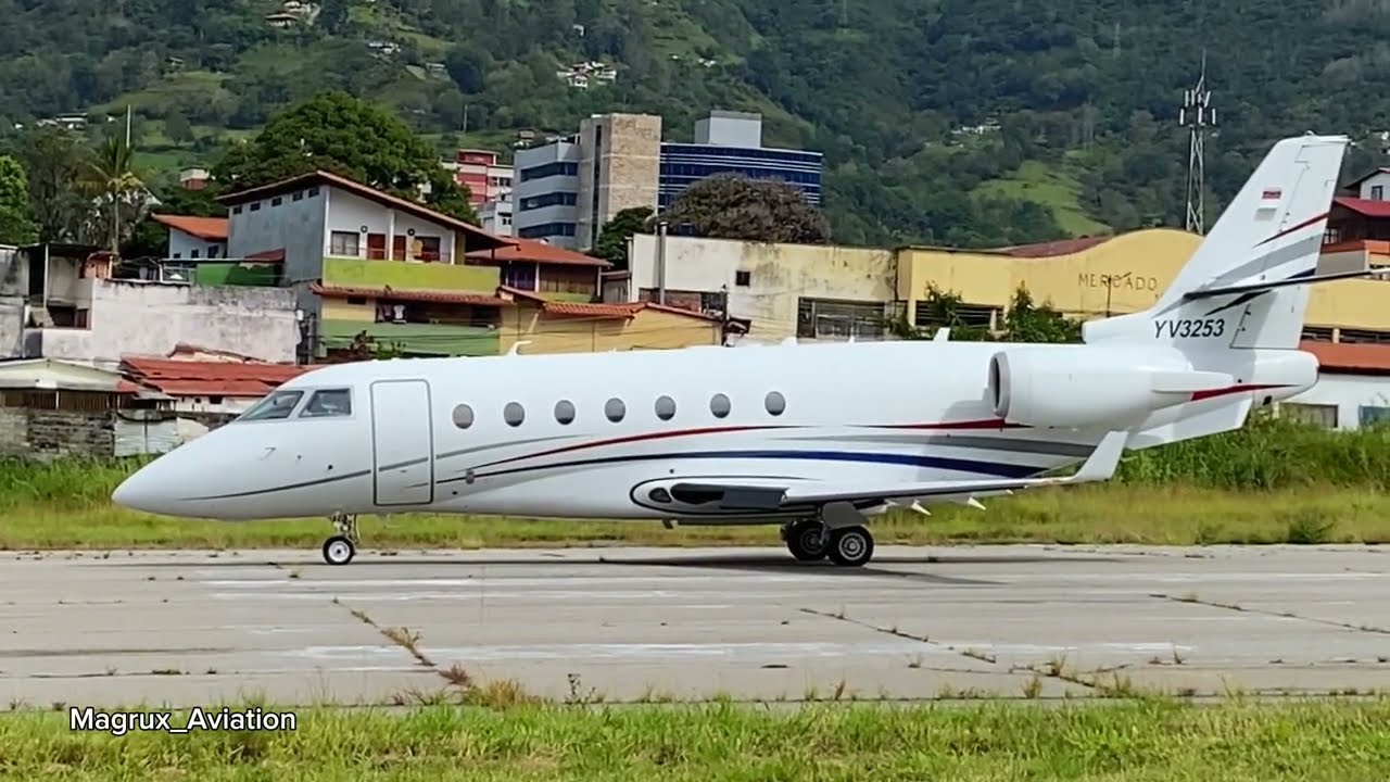 AMAZING SOUND! Gulfstream G200 POWERFULL Takeoff !