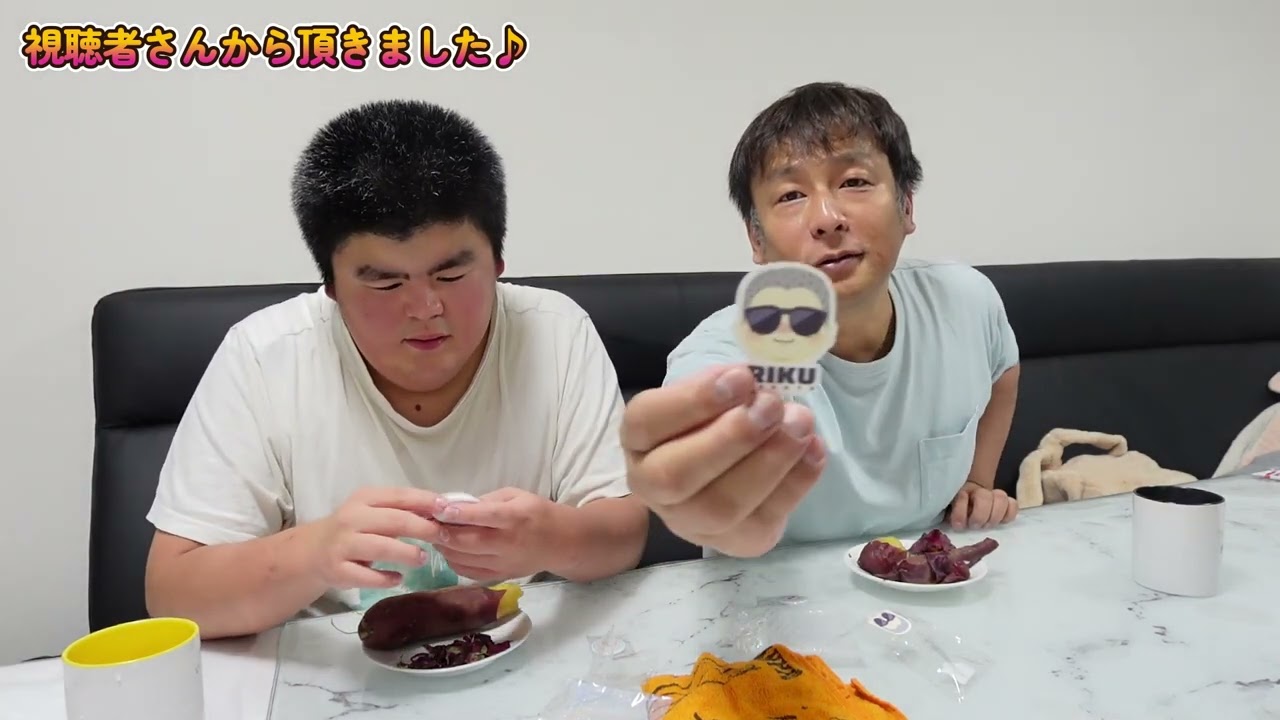 視聴者さんから手作りプレゼントを開封！感動のリアクション