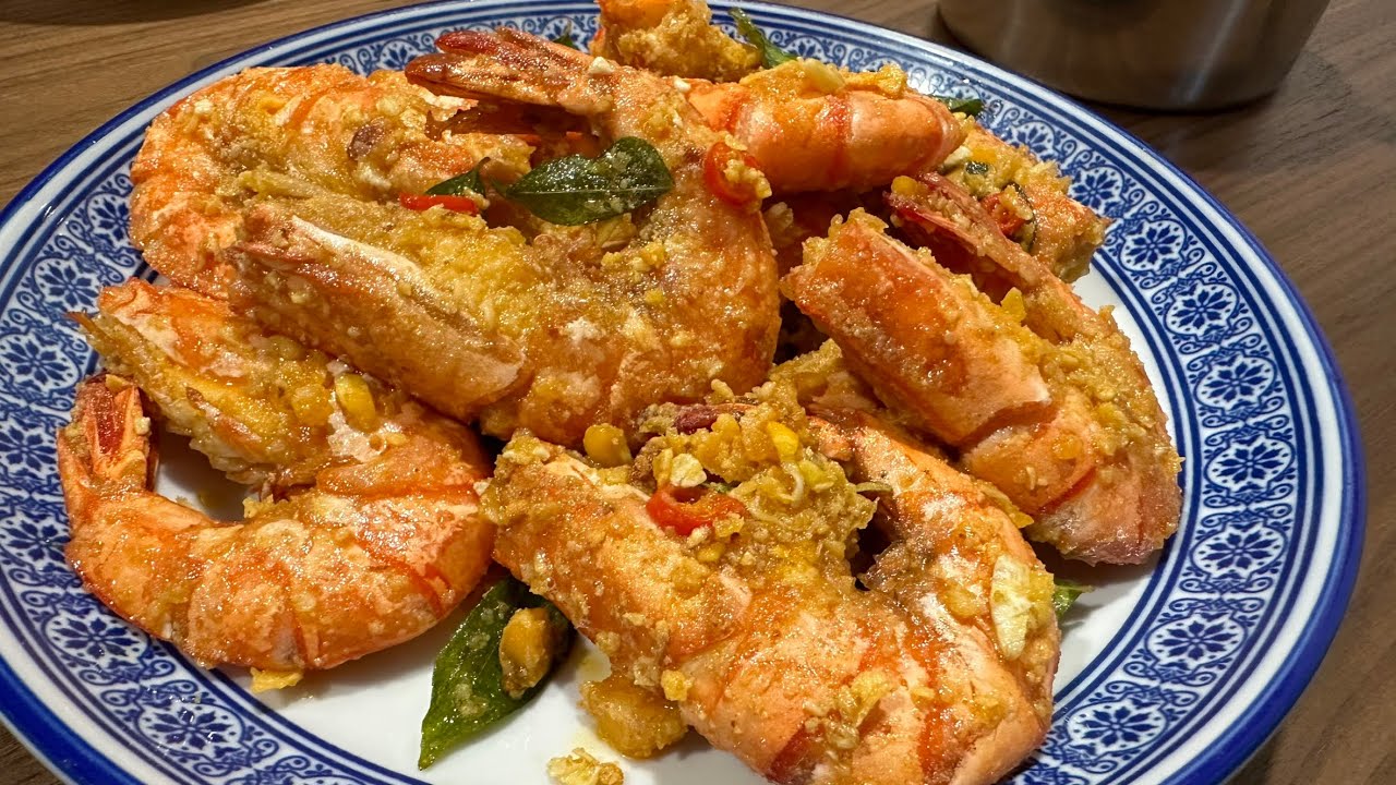 Everything you need to know about making salted egg york prawns | Easy CNY recipes