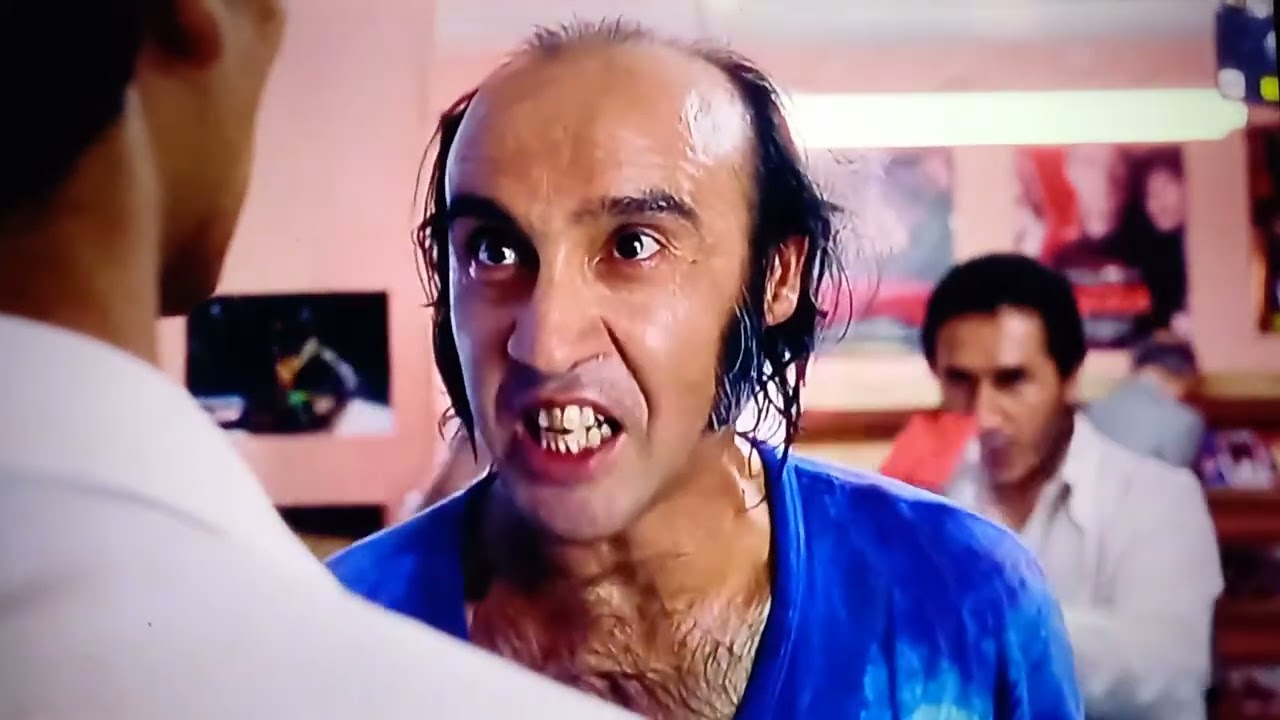 JOHNNY CIEN PESOS : Escena Quieres saber lo que pasa cuando llega un primeriso a la carcel (1990)