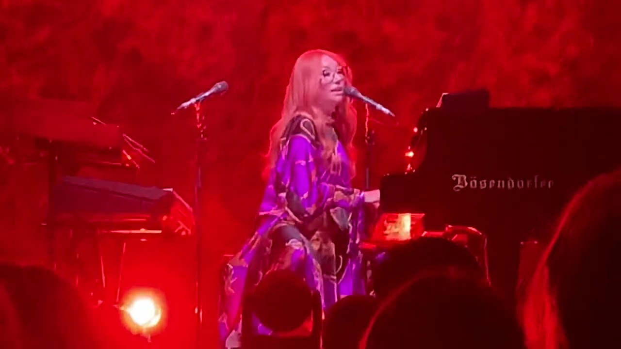 Tori Amos - Playboy Mommy - KeyBank State Theatre Cleveland - 5/22/2022