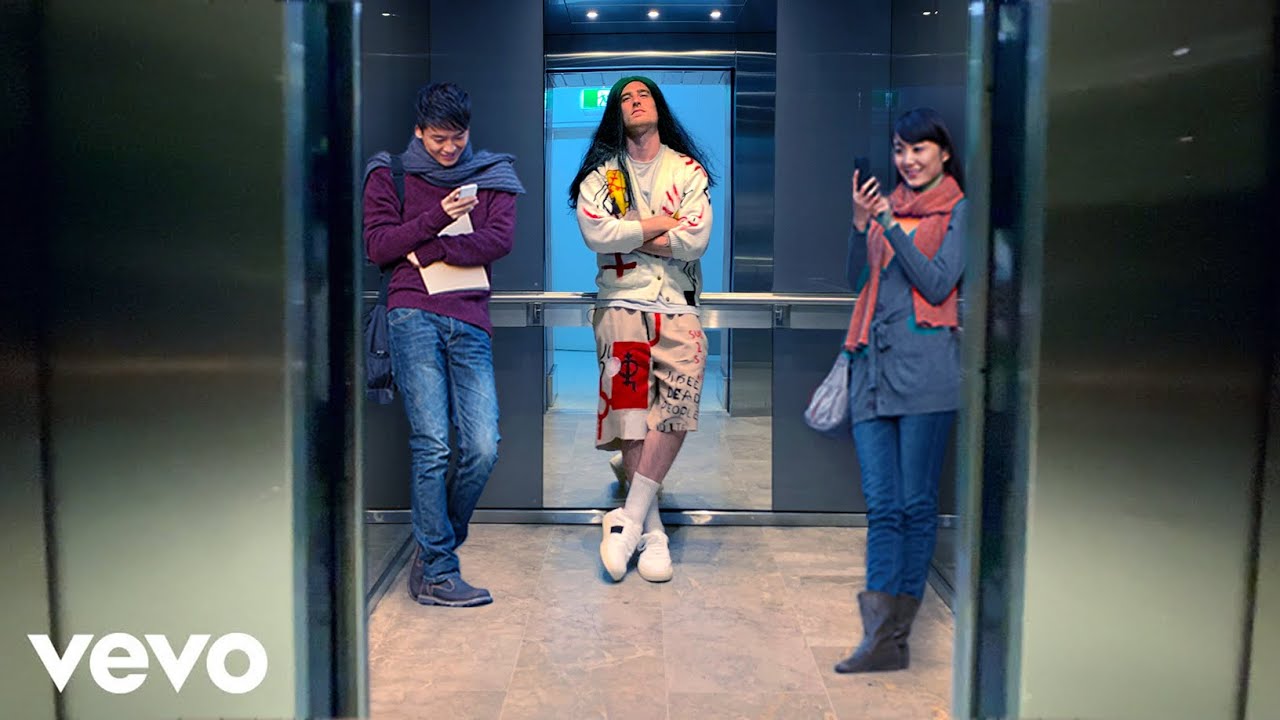 Billie Eilish - Therefore I Am (But The Mall is Open)