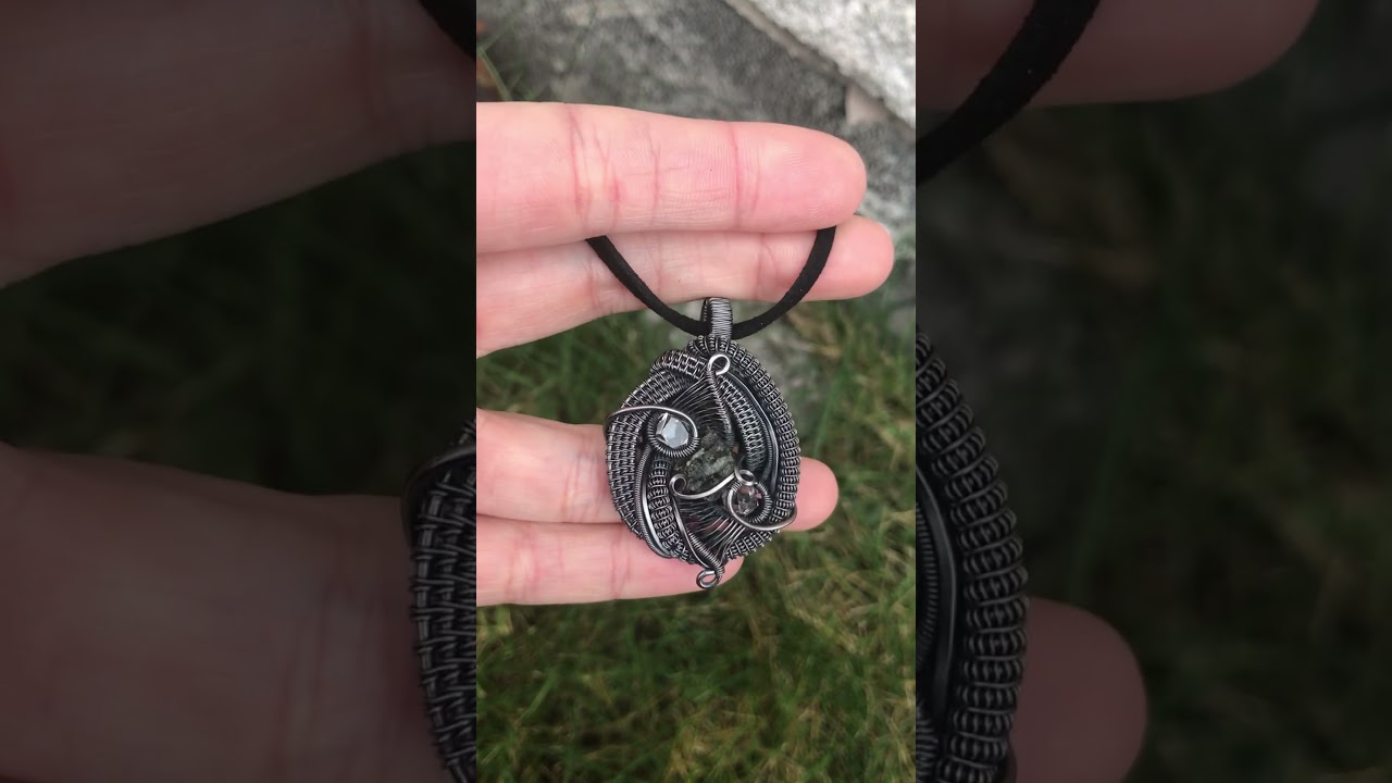 #wirewrapjewelry #headyart #wirewrap #wirewrappedpendant #moldavite #petroleumquartz #wireweaving