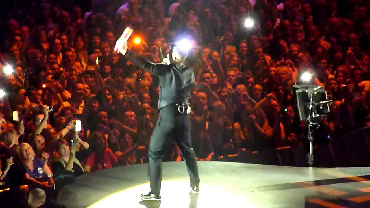 Robbie Williams - Live At The O2 - 23-11-2012 - Come Undone