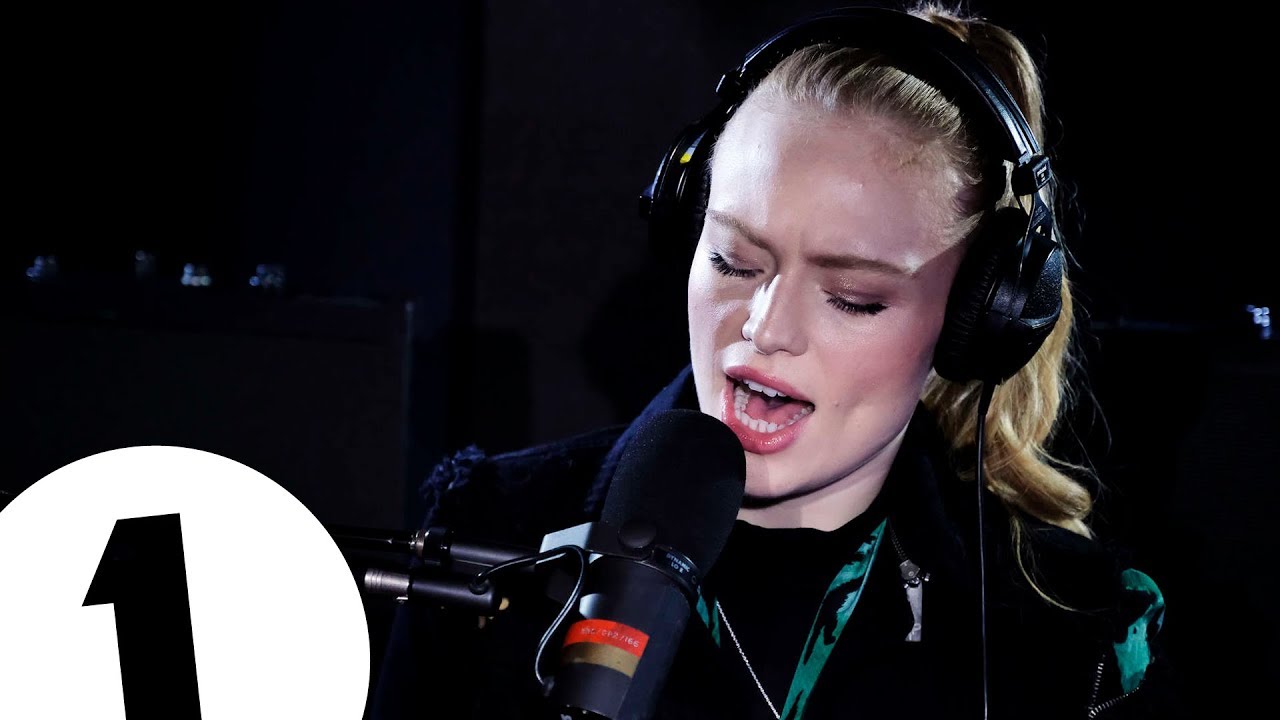 Freya Ridings - Eastside (benny blanco, Halsey & Khalid cover) in the Live Lounge