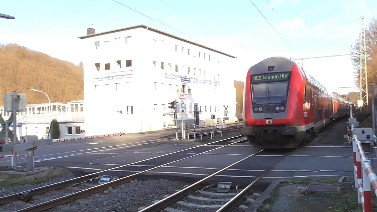 Bahn&uuml;bergang Etzbach Bahnhofstrasse Siegstrecke level crossing railway Hauptstrecke Halbschranke B&Uuml;