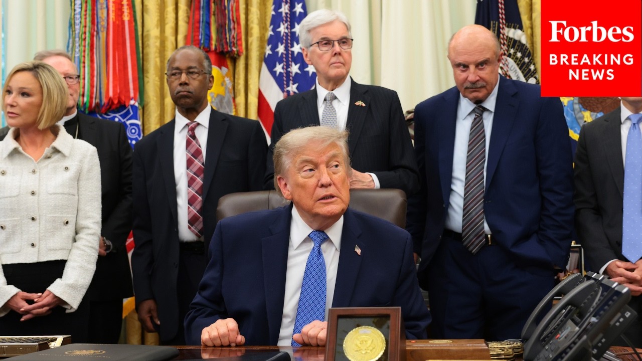 СРОЧНЫЕ НОВОСТИ: Президент Трамп проводит мероприятие Комиссии по вопросам религиозной свободы в ...