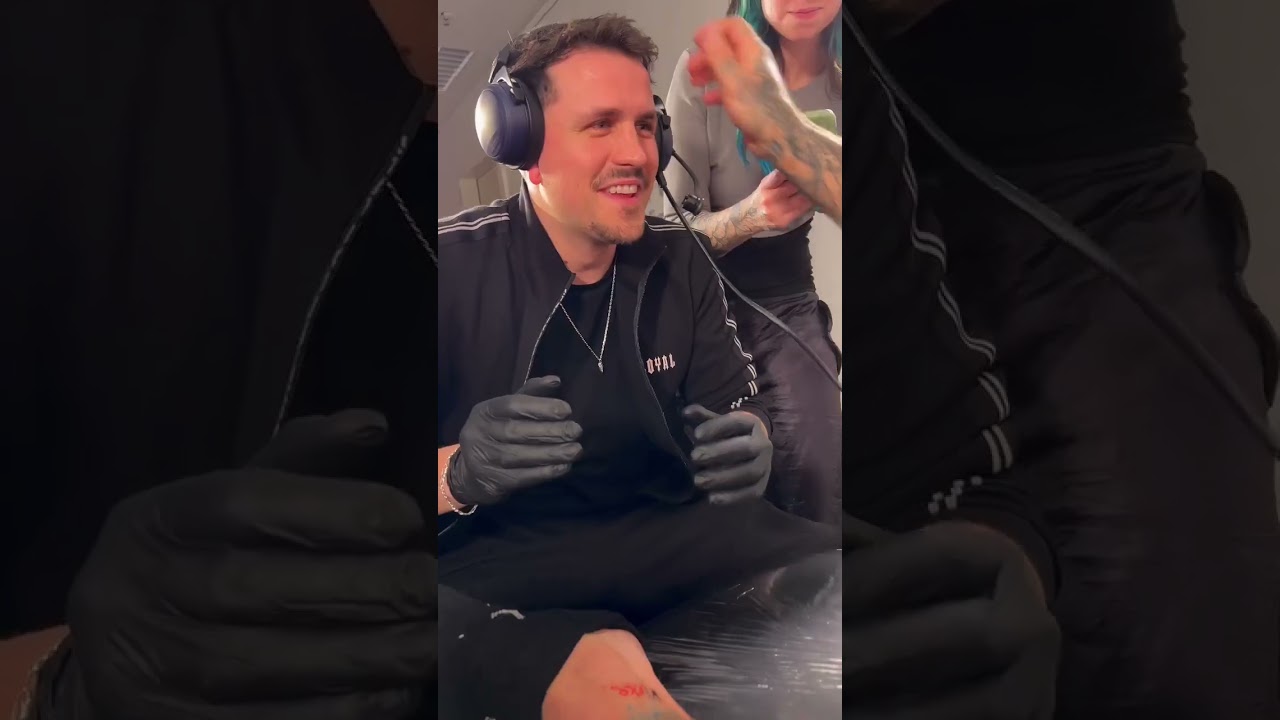 Kontra K   Vince gottmann @988KISSFM  Freundschafts Tattoo mit @kontrak