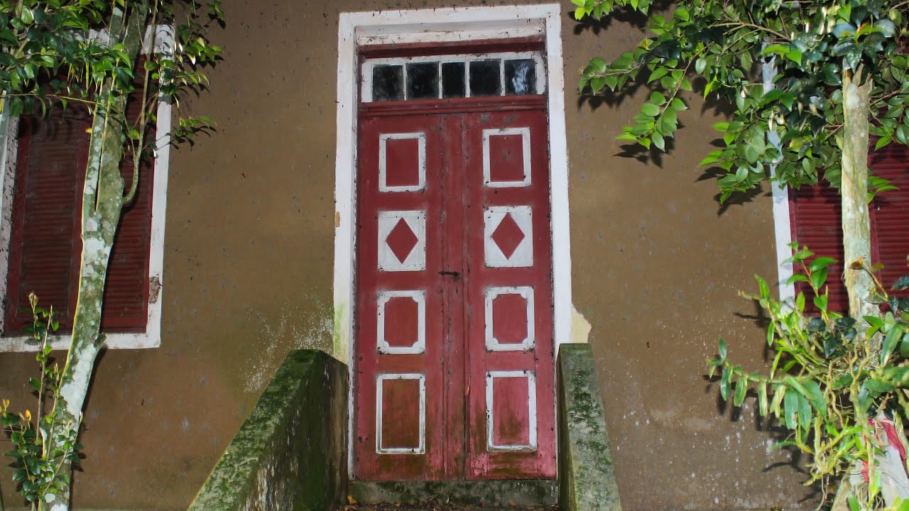 CASA ABANDONADA E O MISTÉRIO DA PEDRA QUE CAIU DO CÉU