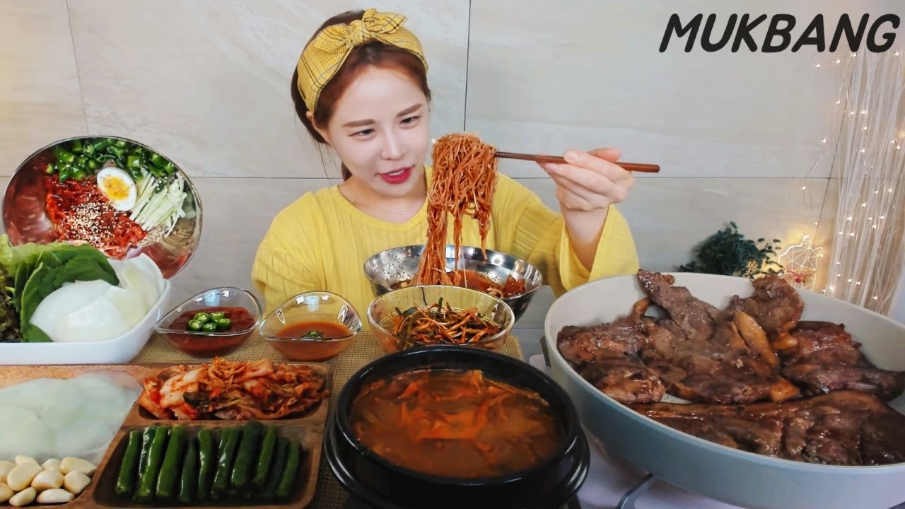 Субтитры) Pork ribs. Spicy noodles. Spicy marinated crab. Grilled chicken. REAL SOUND. ASMR. MUKBANG