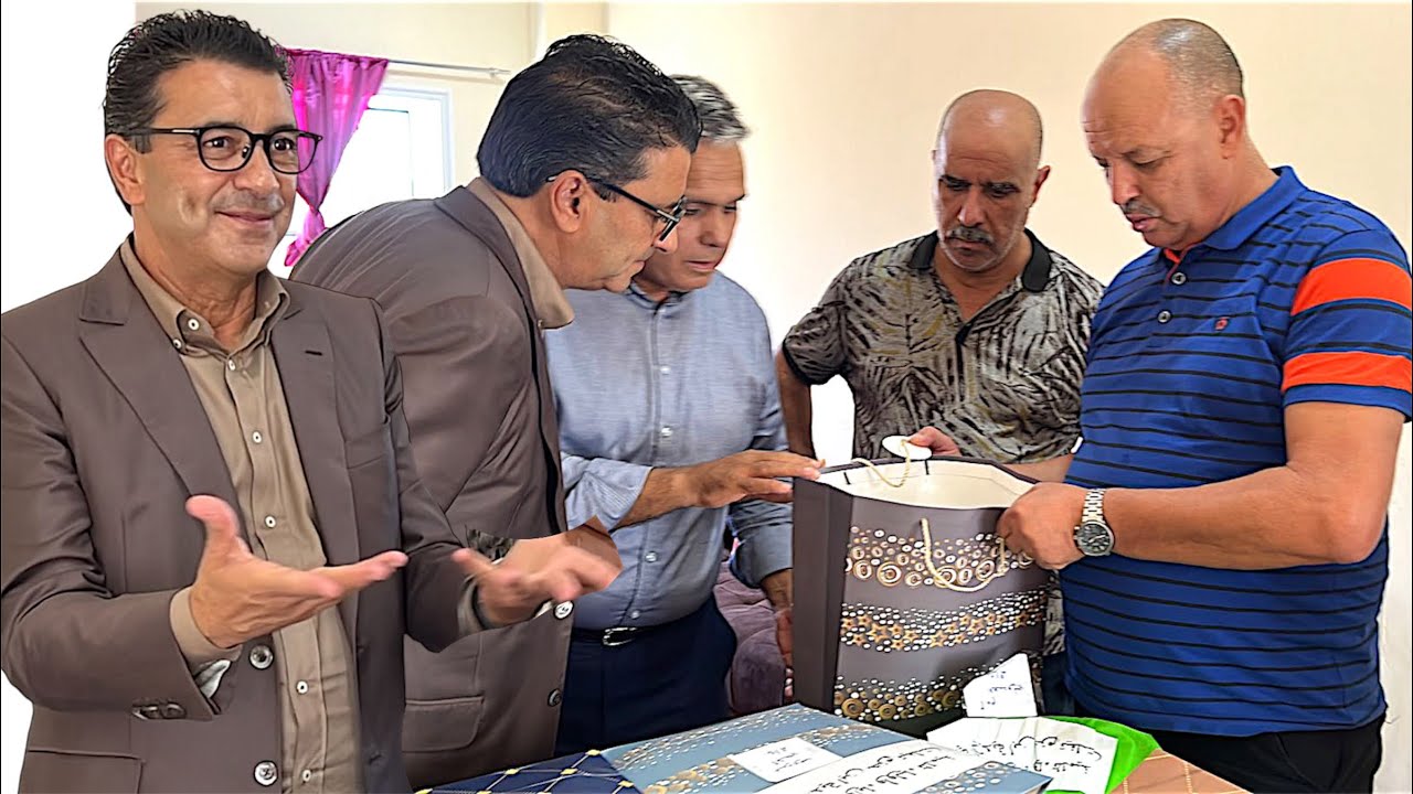 بحضور رئيس جماعة تيفلت عبد الصمد عرشان توزيع أدوات وكتب مدرسية على تلاميذ معوزين بإعدادية بن حزم