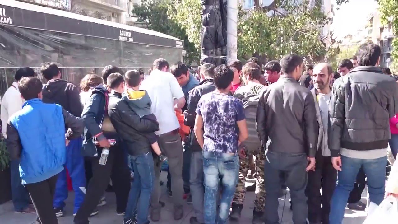 Refugees in Victoria Square Athens - Πρόσφυγες στην πλατεία Βικτωρίας