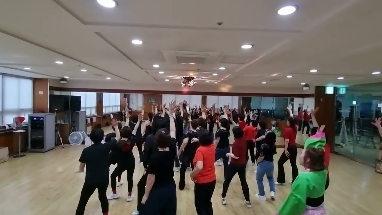 함께춤을추어요 ~ 송년발표회 함께해요 언제나 건강하게 운동해요 2026년에 도멋지게 ~~
