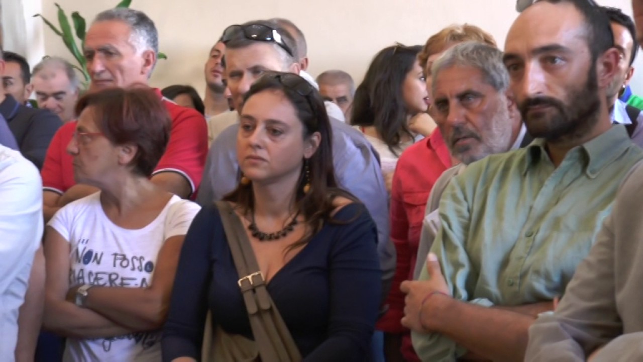 Castell'Umberto, le voci della protesta