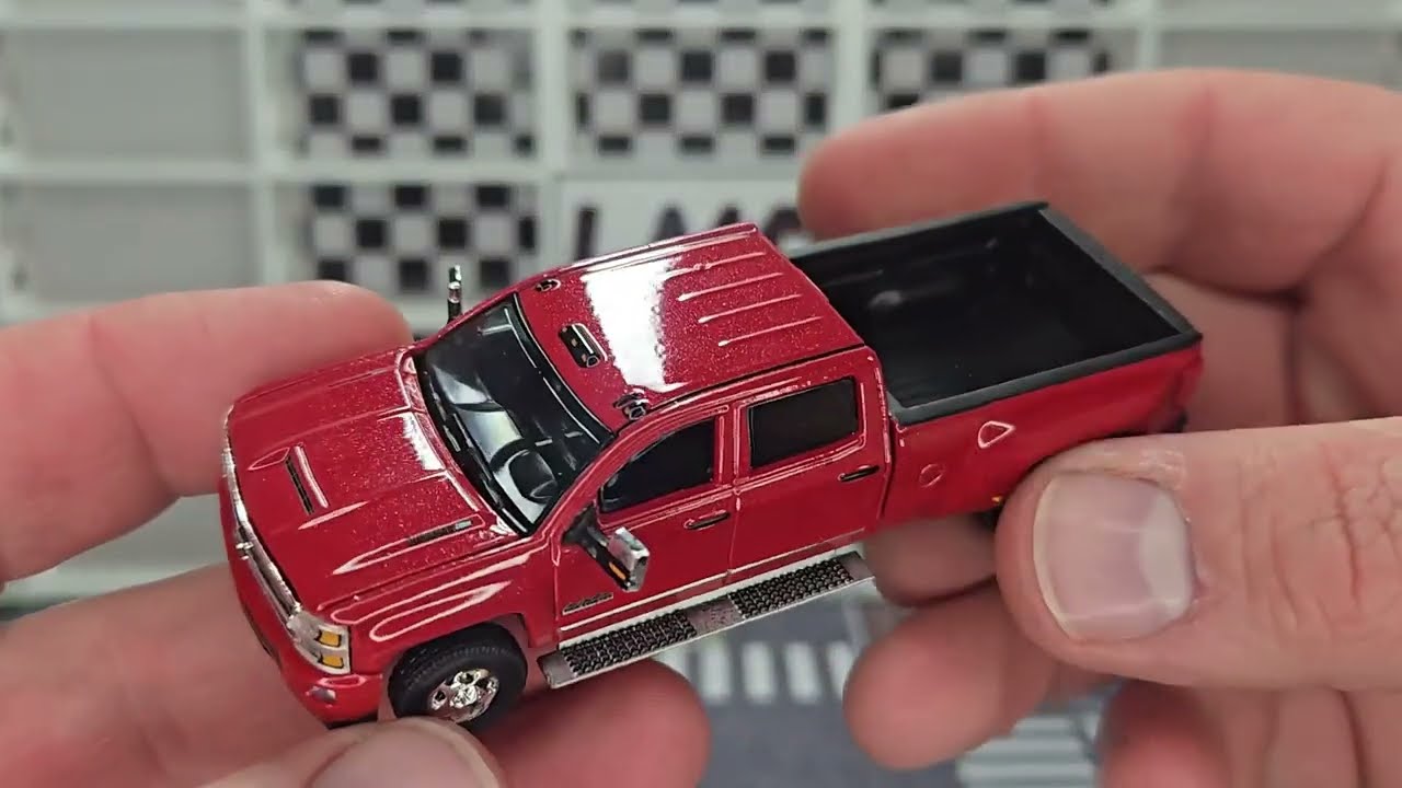 Unboxing: Greenlight Dually Drivers Series 15