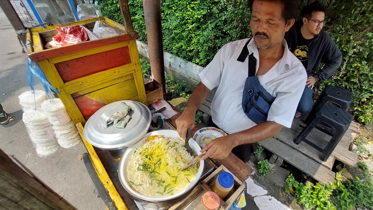 JUALAN SEJAK 1998 BERTAHAN SAMPAI SEKARANG !!! TOGE GORENG TAPI KOG DIREBUS - INDONESIAN STREET FOOD