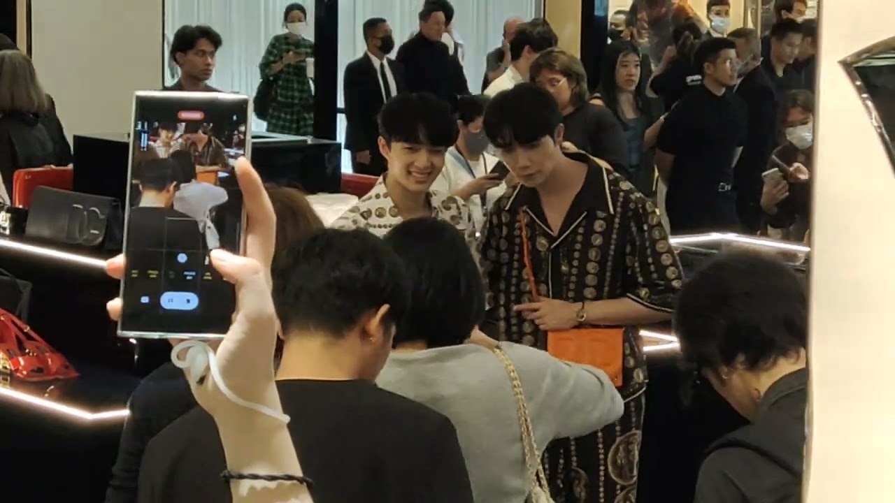 เฮียซี&นุนิว...รูปคู่น่ารักมาก | DG LOGO BAG AT SIAM PARAGON POP-UP STORE #ZeeNuNew #ซีนุนิว