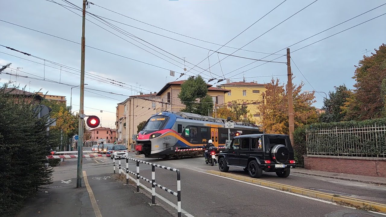 Passaggio a livello | Via Fratelli Rosselli, Modena | EmZe