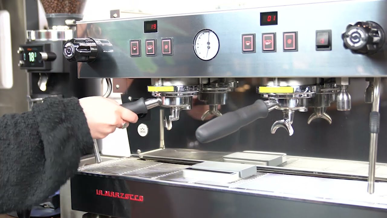 WORKFLOW: Mahlkonig E65S Grind by Weight + PUQpress M3 Auto Tamper + La Marzocco Linea Classic S